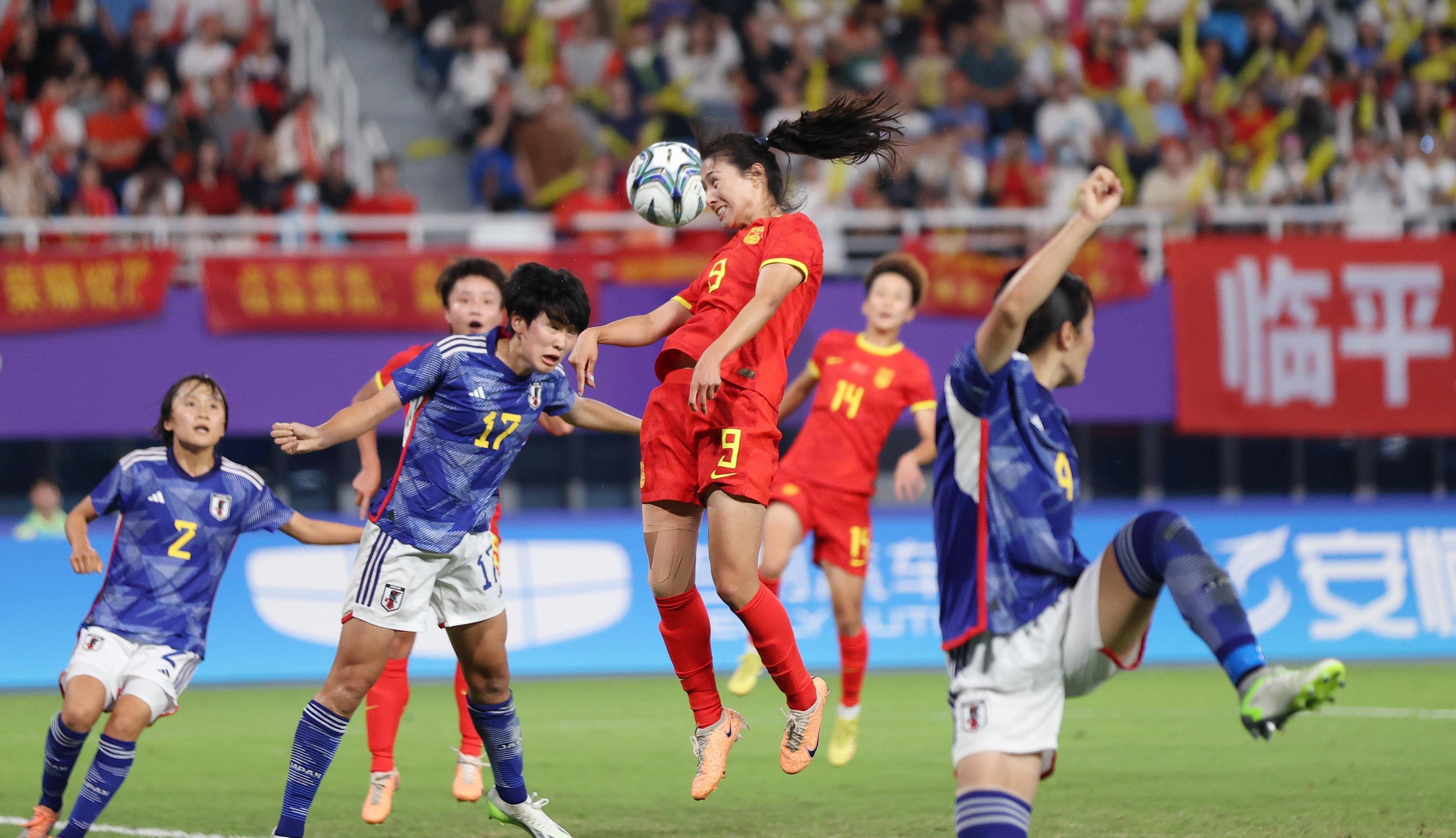 米乐体育官网-包含魅力无限：女足比赛中的精彩绝伦的词条