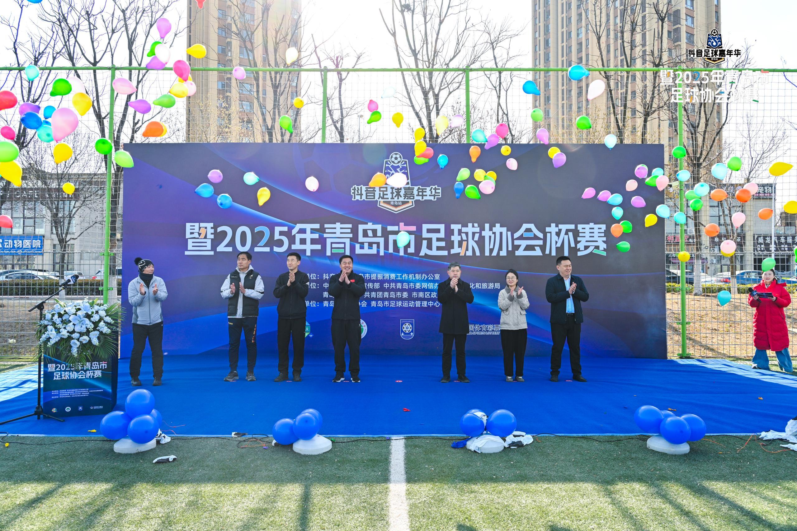米乐体育网站-独具魅力：国际杯赛掀起足球热潮